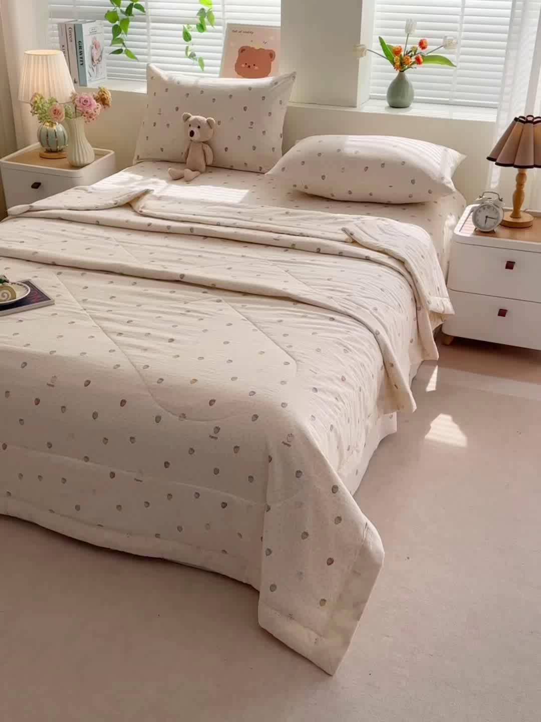 91家纺网 家纺一手货源 找家纺 欧夏家纺 2026新款蕾丝花边款夏被包边夏凉被空调被夏季薄被子直播供货跨境外贸 草莓