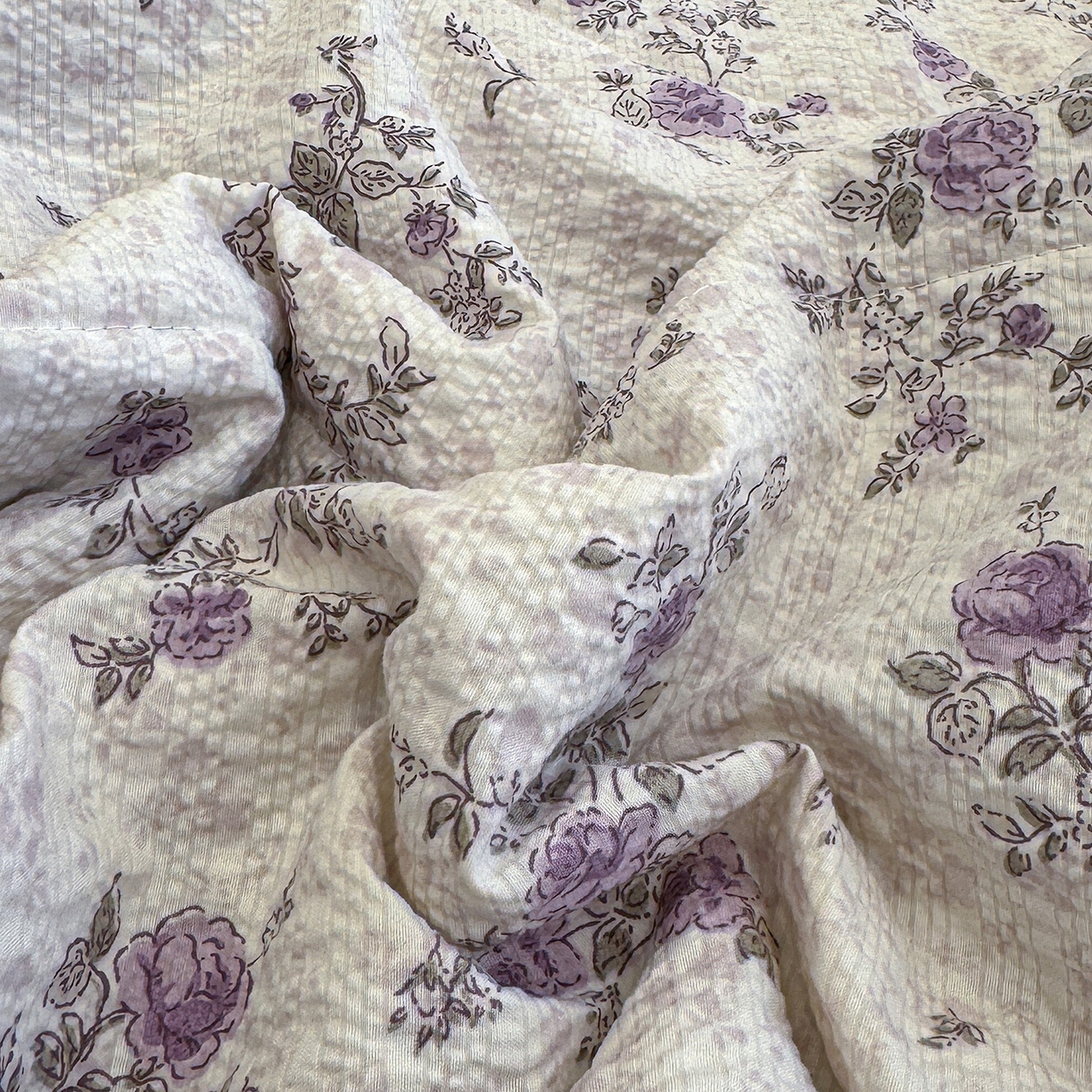 91家纺网 家纺一手货源 找家纺 赫梵茜 2026新款泡芙双层纱三角绣夏被四件套 薰衣草