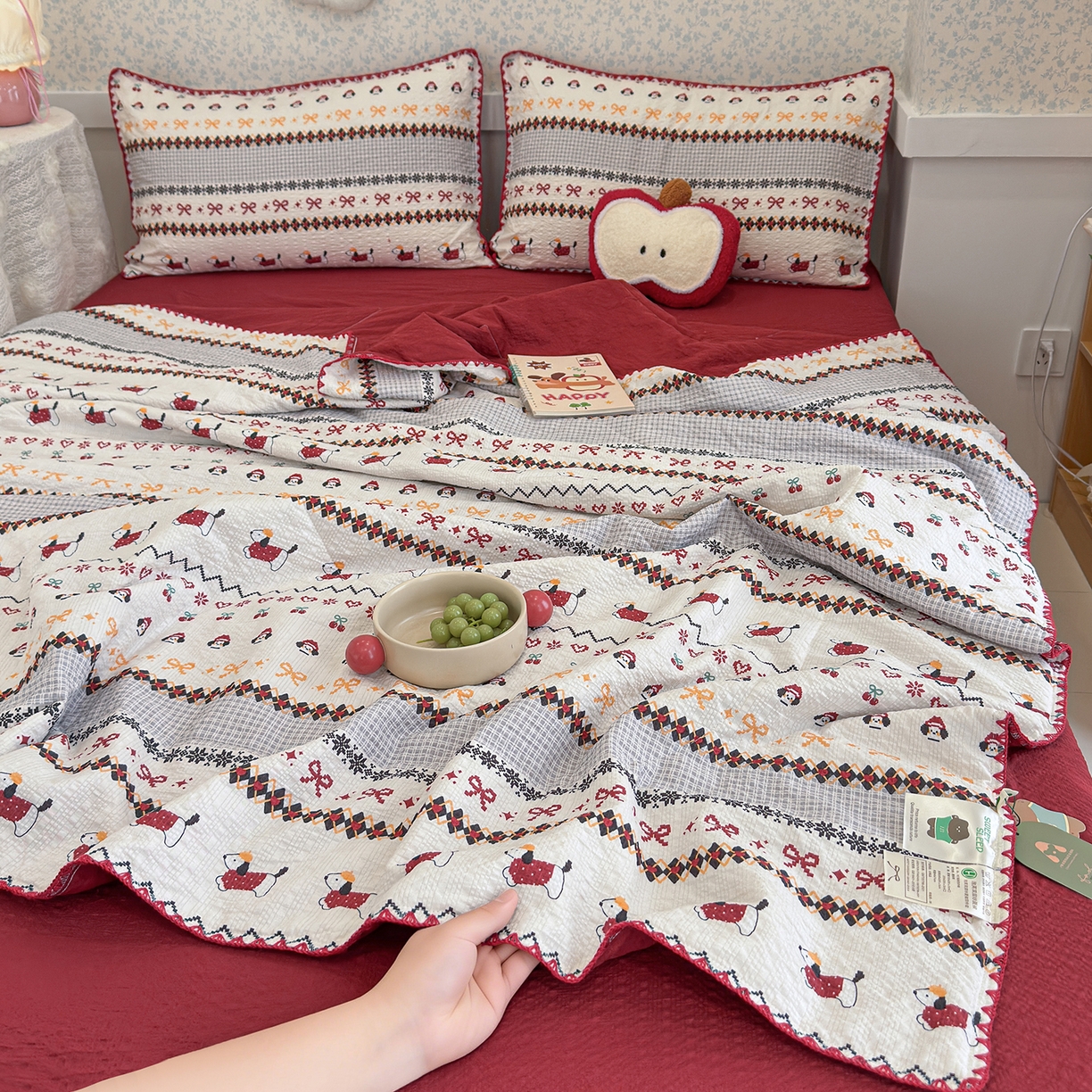 赫梵茜 2026新款泡芙双层纱三角绣夏被四件套 费尔岛小狗-红