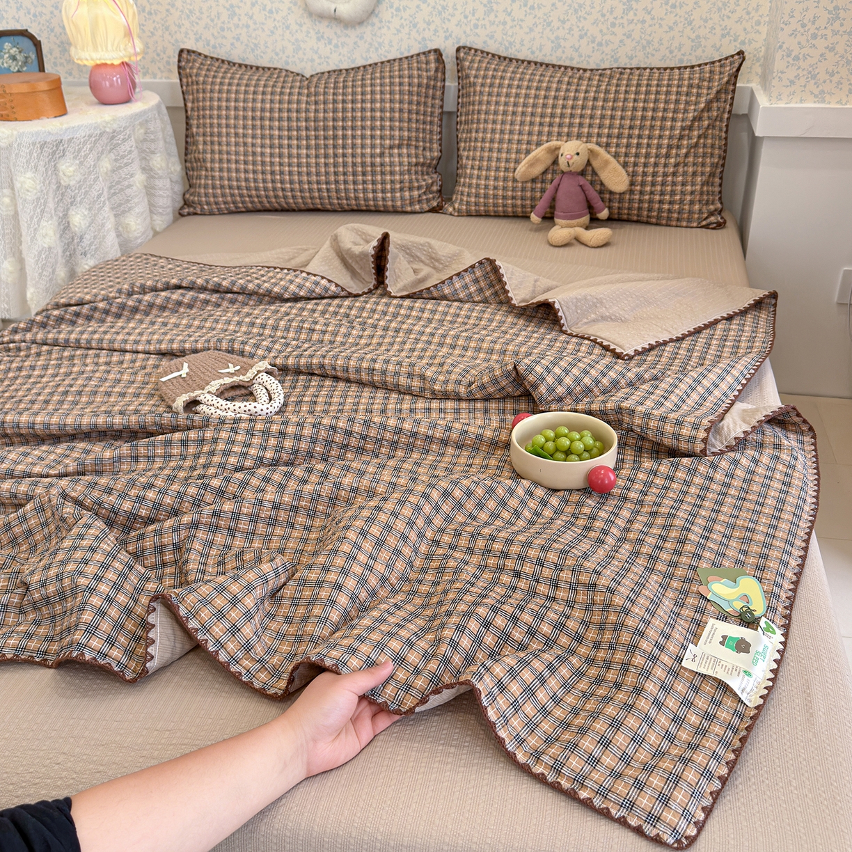 赫梵茜 2026新款泡芙双层纱三角绣夏被四件套 经典格子