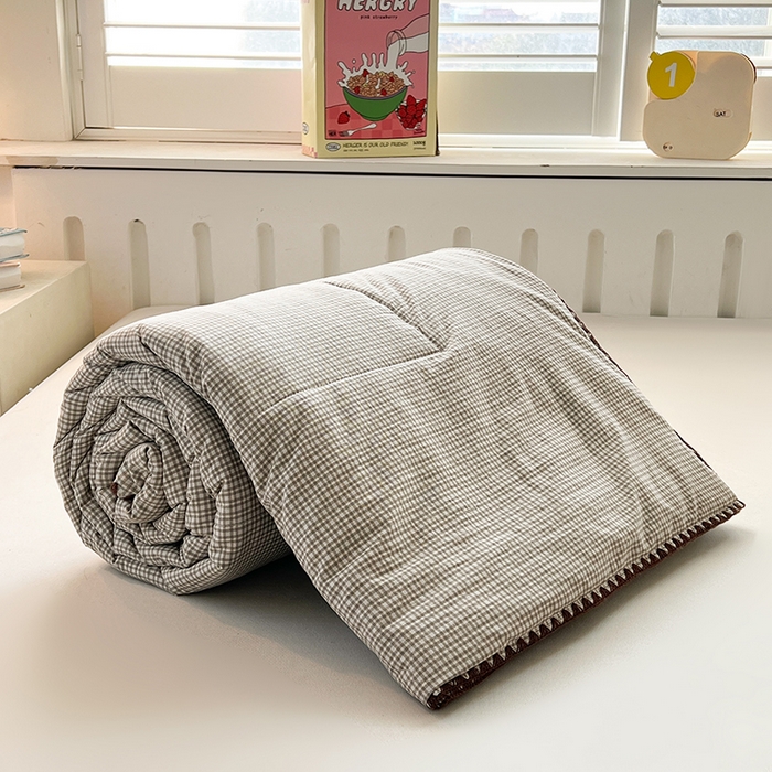 91家纺网 家纺一手货源 找家纺 阳光被业 2026新款100%棉花双层纱夏被新疆棉花空调被可机洗夏凉被绣边踩棉工艺 格格--灰