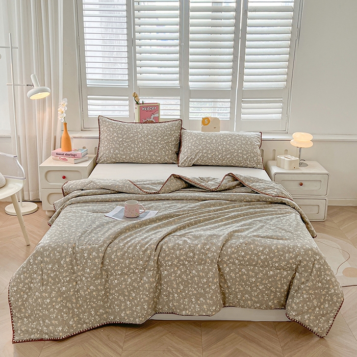 91家纺网 家纺一手货源 找家纺 阳光被业 2026新款100%棉花双层纱夏被新疆棉花空调被可机洗夏凉被绣边踩棉工艺 寻觅花香