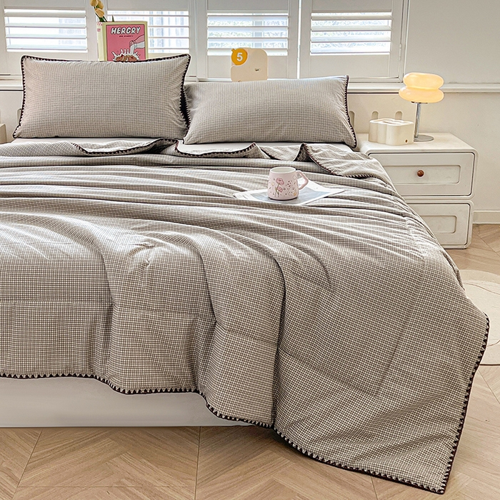 91家纺网 家纺一手货源 找家纺 阳光被业 2026新款100%棉花双层纱夏被新疆棉花空调被可机洗夏凉被绣边踩棉工艺 格格--灰