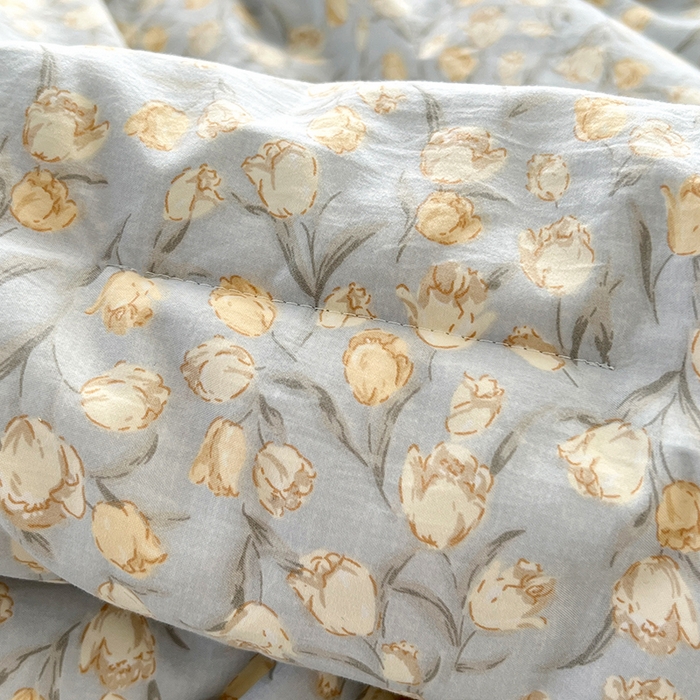 91家纺网 家纺一手货源 找家纺 阳光被业 2026新款100%棉花双层纱夏被新疆棉花空调被可机洗夏凉被绣边踩棉工艺 花絮--灰