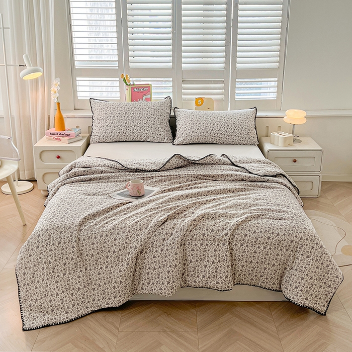 91家纺网 家纺一手货源 找家纺 阳光被业 2026新款100%棉花双层纱夏被新疆棉花空调被可机洗夏凉被绣边踩棉工艺 花海--灰