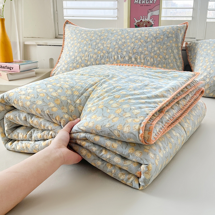 91家纺网 家纺一手货源 找家纺 阳光被业 2026新款100%棉花双层纱夏被新疆棉花空调被可机洗夏凉被绣边踩棉工艺 花絮--灰