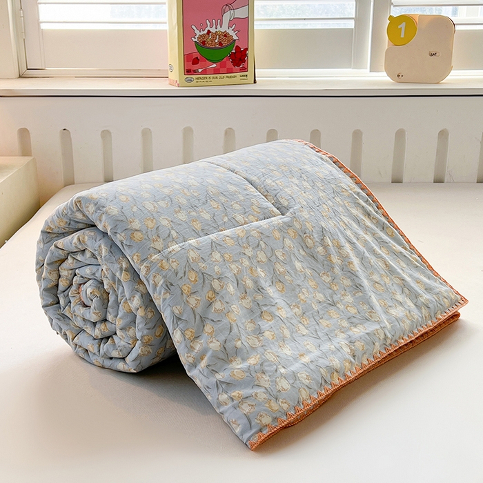 91家纺网 家纺一手货源 找家纺 阳光被业 2026新款100%棉花双层纱夏被新疆棉花空调被可机洗夏凉被绣边踩棉工艺 花絮--灰