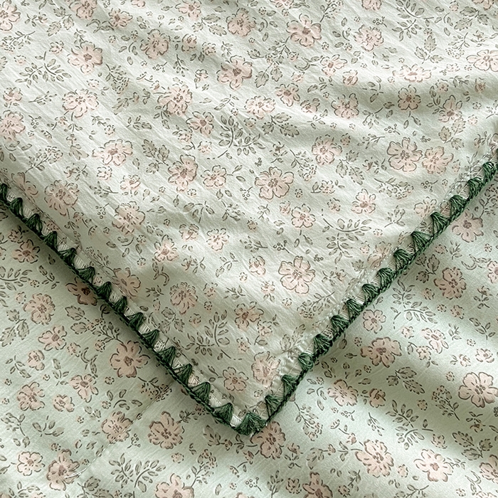 91家纺网 家纺一手货源 找家纺 阳光被业 2026新款100%棉花双层纱夏被新疆棉花空调被可机洗夏凉被绣边踩棉工艺 绿野花开