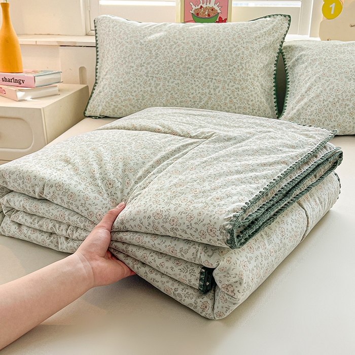 91家纺网 家纺一手货源 找家纺 阳光被业 2026新款100%棉花双层纱夏被新疆棉花空调被可机洗夏凉被绣边踩棉工艺 绿野花开