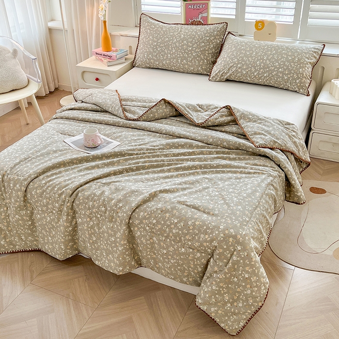 91家纺网 家纺一手货源 找家纺 阳光被业 2026新款100%棉花双层纱夏被新疆棉花空调被可机洗夏凉被绣边踩棉工艺 寻觅花香