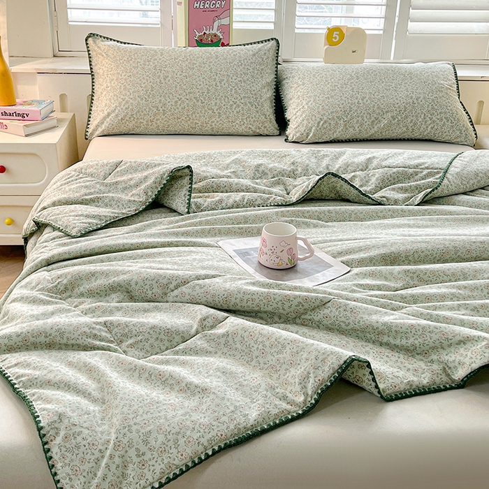 91家纺网 家纺一手货源 找家纺 阳光被业 2026新款100%棉花双层纱夏被新疆棉花空调被可机洗夏凉被绣边踩棉工艺 绿野花开