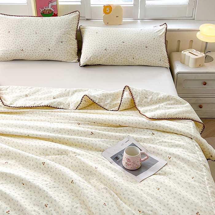 91家纺网 家纺一手货源 找家纺 阳光被业 2026新款100%棉花双层纱夏被新疆棉花空调被可机洗夏凉被绣边踩棉工艺 富贵樱桃