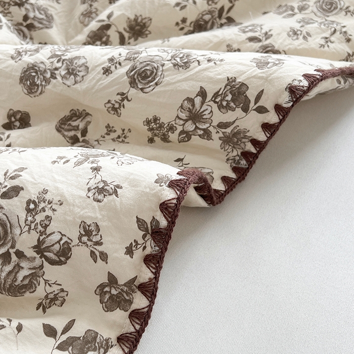 91家纺网 家纺一手货源 找家纺 阳光被业 2026新款100%棉花双层纱夏被新疆棉花空调被可机洗夏凉被绣边踩棉工艺 绽放