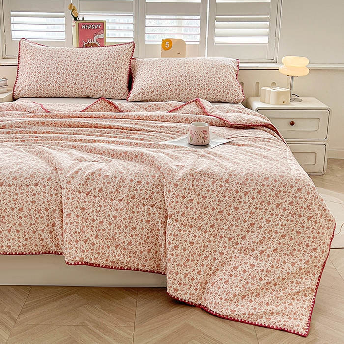 91家纺网 家纺一手货源 找家纺 阳光被业 2026新款100%棉花双层纱夏被新疆棉花空调被可机洗夏凉被绣边踩棉工艺 花海--粉