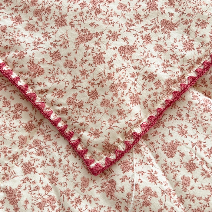 91家纺网 家纺一手货源 找家纺 阳光被业 2026新款100%棉花双层纱夏被新疆棉花空调被可机洗夏凉被绣边踩棉工艺 花海--粉