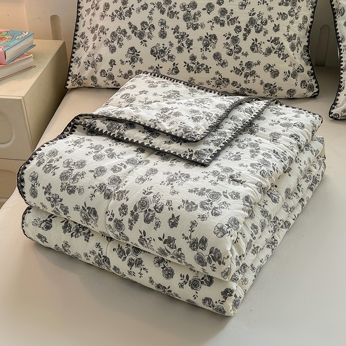 91家纺网 家纺一手货源 找家纺 阳光被业 2026新款100%棉花双层纱夏被新疆棉花空调被可机洗夏凉被绣边踩棉工艺 繁花似锦