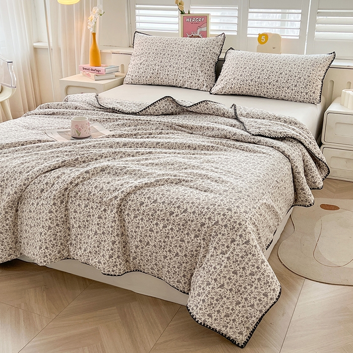 91家纺网 家纺一手货源 找家纺 阳光被业 2026新款100%棉花双层纱夏被新疆棉花空调被可机洗夏凉被绣边踩棉工艺 花海--灰