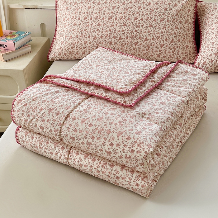 91家纺网 家纺一手货源 找家纺 阳光被业 2026新款100%棉花双层纱夏被新疆棉花空调被可机洗夏凉被绣边踩棉工艺 花海--粉