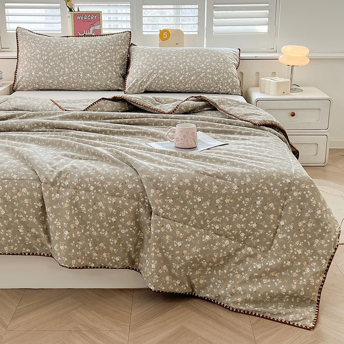 91家纺网 家纺一手货源 找家纺 锦尚坊被芯馆 2026新款100%棉花双层纱夏被新疆棉花空调被可机洗夏凉被绣边踩棉工艺 寻觅花香