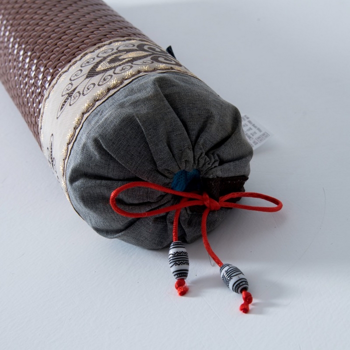 91家纺网 家纺一手货源 找家纺 莉迪娅 2025新款保健枕头茶叶颈椎枕头竹片护颈枕小圆枕骨头枕 野山藤小圆枕