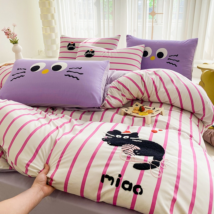 91家纺网 家纺一手货源 找家纺 眷恋家纺 2026新款多巴胺水洗棉毛巾绣四件套 猫咪-树莓粉