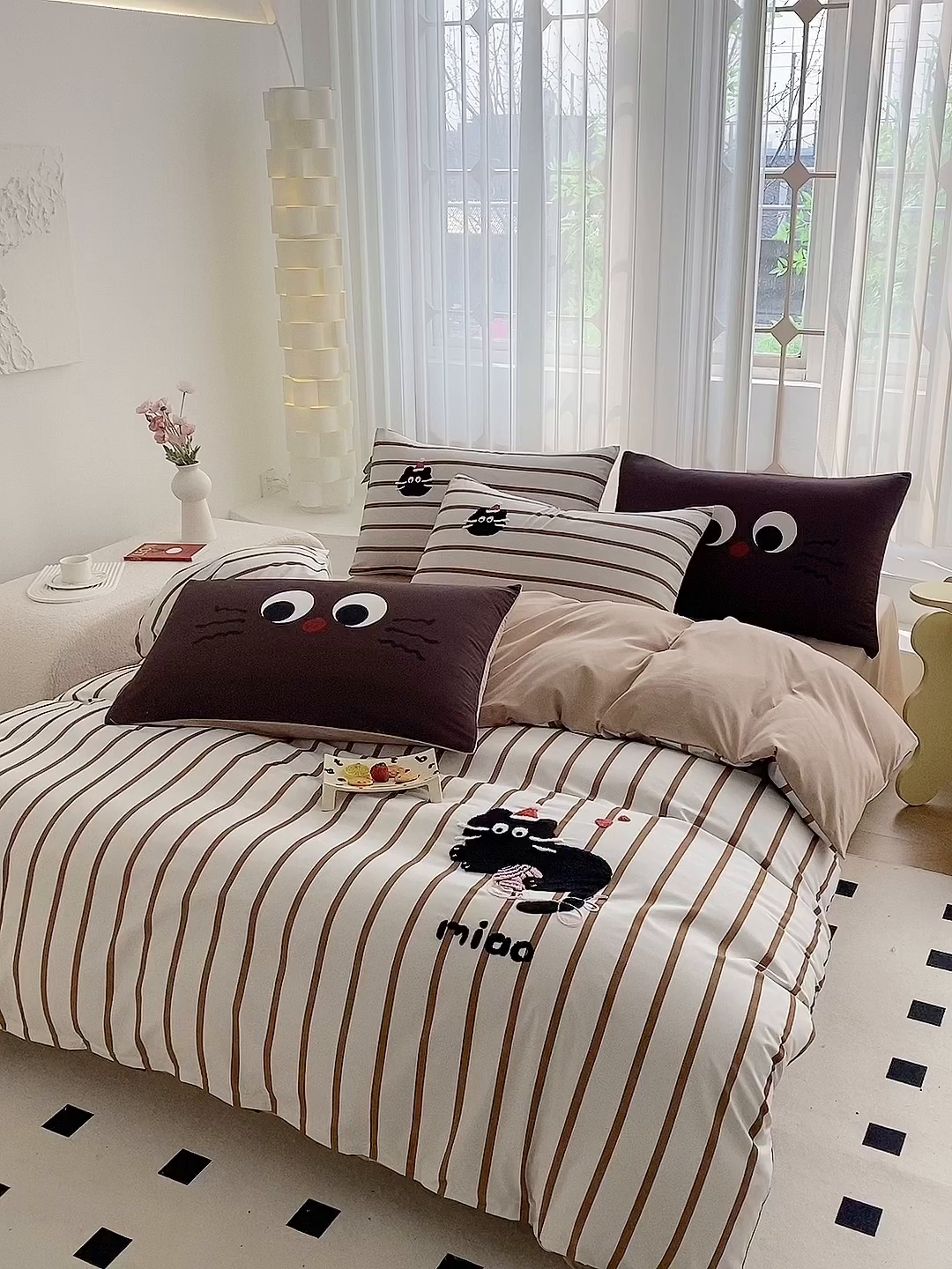 91家纺网 家纺一手货源 找家纺 眷恋家纺 2026新款多巴胺水洗棉毛巾绣四件套 猫咪-焦糖咖