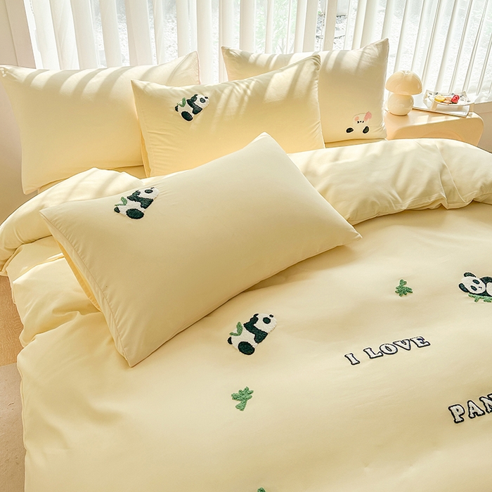 91家纺网 家纺一手货源 找家纺 眷恋家纺 2026新款卡通毛巾绣水洗棉四件套 熊猫-奶油黄