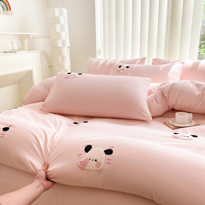 91家纺网 家纺一手货源 找家纺 眷恋家纺 2026新款卡通毛巾绣水洗棉四件套 迷你狗-浅粉