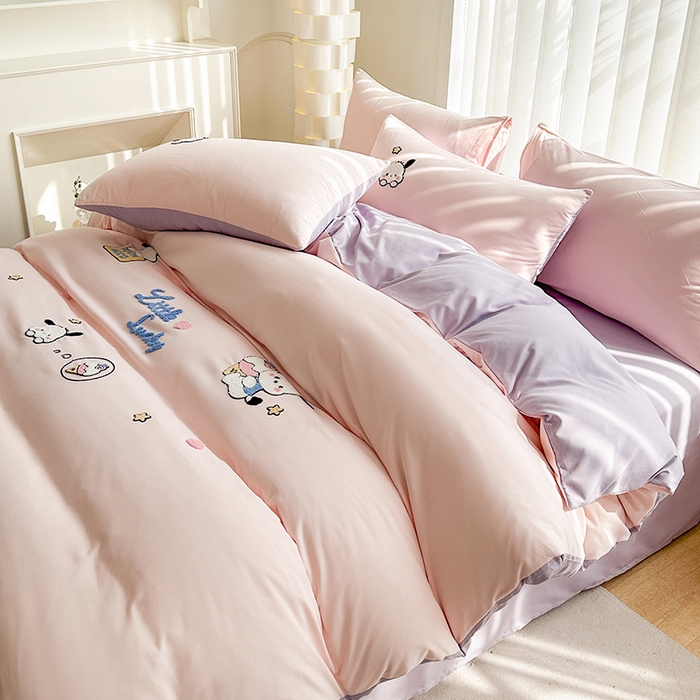 91家纺网 家纺一手货源 找家纺 眷恋家纺 2026新款卡通毛巾绣水洗棉四件套 小幸运-浅粉+紫