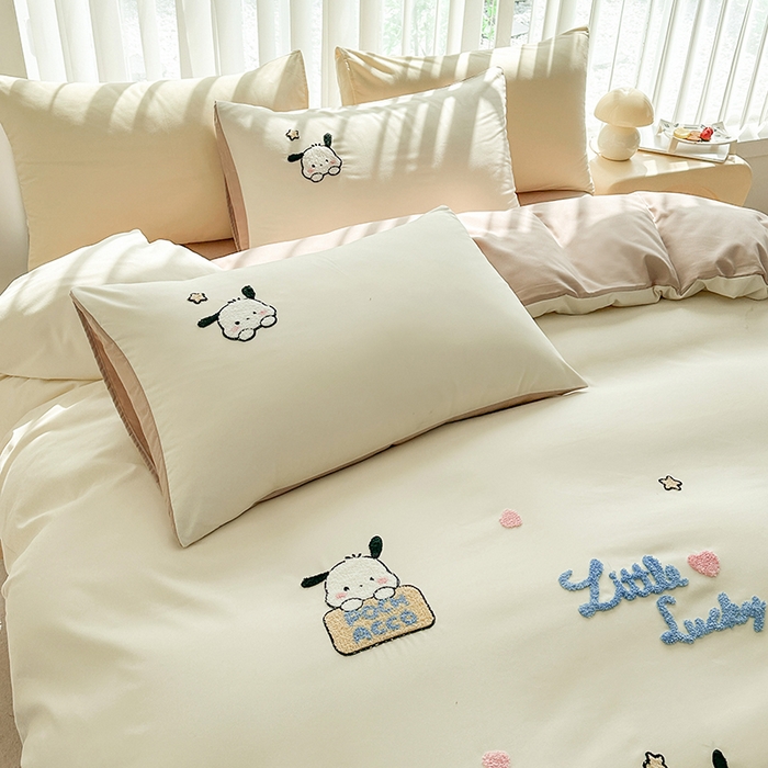 91家纺网 家纺一手货源 找家纺 眷恋家纺 2026新款卡通毛巾绣水洗棉四件套 小幸运-米黄+咖