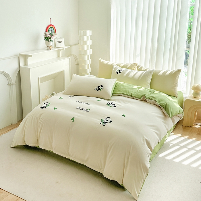 91家纺网 家纺一手货源 找家纺 眷恋家纺 2026新款卡通毛巾绣水洗棉四件套 熊猫-米黄+云川绿