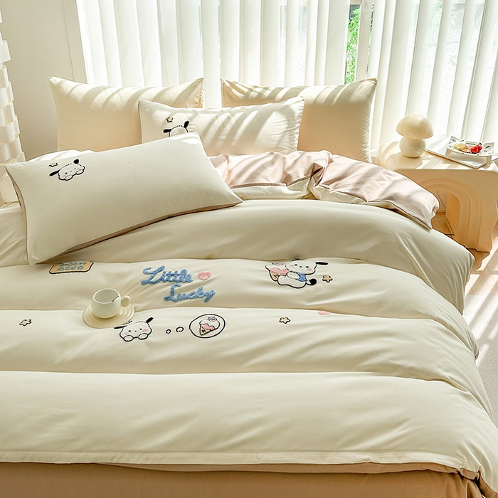 91家纺网 家纺一手货源 找家纺 眷恋家纺 2026新款卡通毛巾绣水洗棉四件套 小幸运-米黄+咖