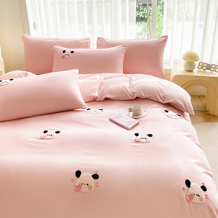 91家纺网 家纺一手货源 找家纺 眷恋家纺 2026新款卡通毛巾绣水洗棉四件套 迷你狗-浅粉