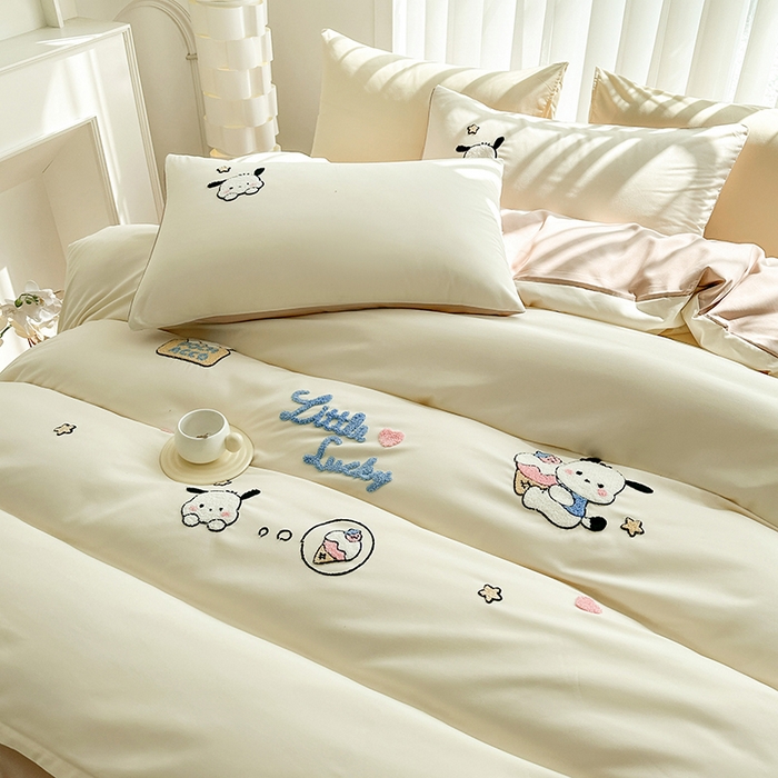 91家纺网 家纺一手货源 找家纺 眷恋家纺 2026新款卡通毛巾绣水洗棉四件套 小幸运-米黄+咖