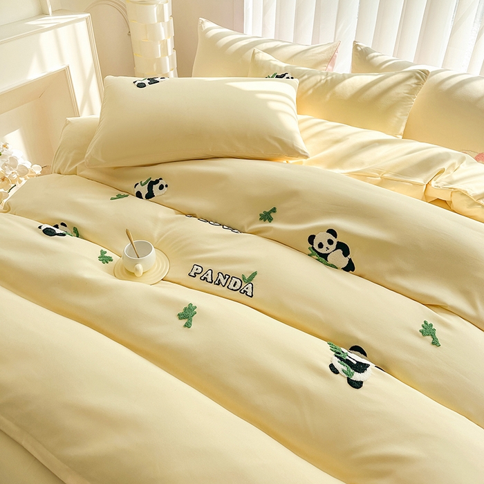 91家纺网 家纺一手货源 找家纺 眷恋家纺 2026新款卡通毛巾绣水洗棉四件套 熊猫-奶油黄