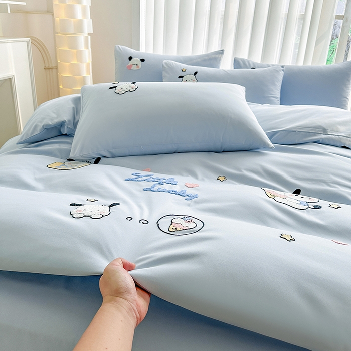 91家纺网 家纺一手货源 找家纺 眷恋家纺 2026新款卡通毛巾绣水洗棉四件套 小幸运-天蓝