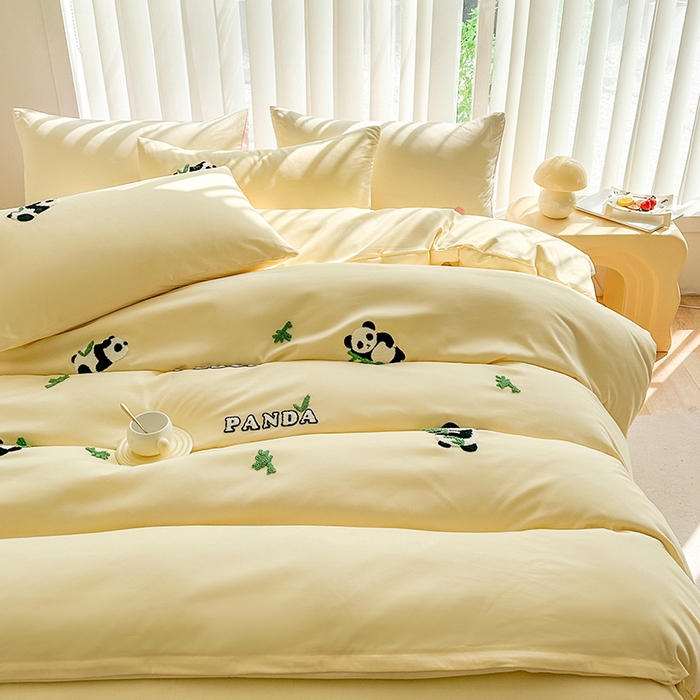 91家纺网 家纺一手货源 找家纺 眷恋家纺 2026新款卡通毛巾绣水洗棉四件套 熊猫-奶油黄
