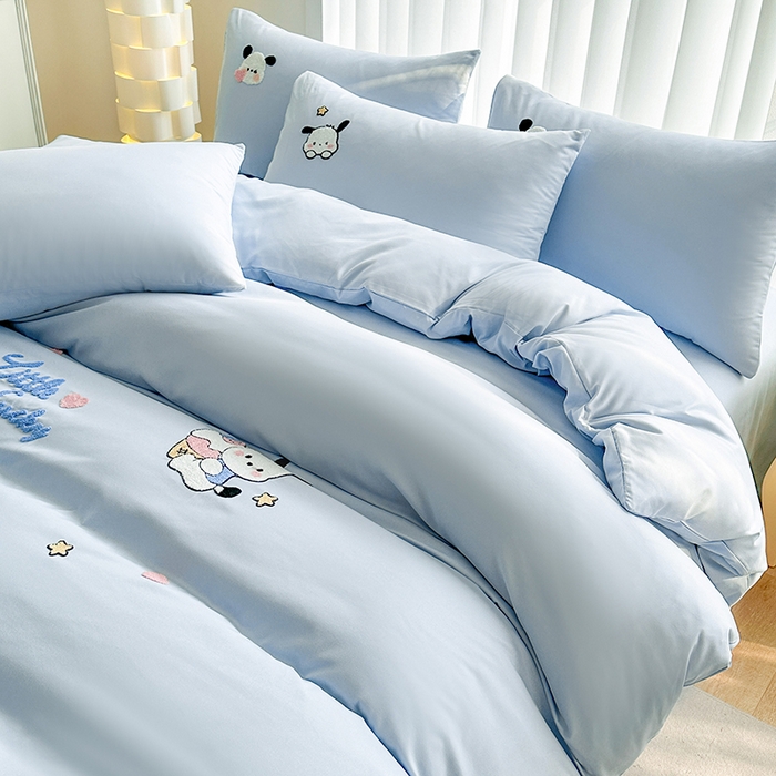 91家纺网 家纺一手货源 找家纺 眷恋家纺 2026新款卡通毛巾绣水洗棉四件套 小幸运-天蓝