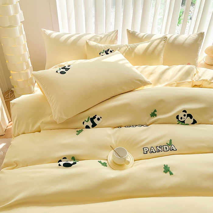 91家纺网 家纺一手货源 找家纺 眷恋家纺 2026新款卡通毛巾绣水洗棉四件套 熊猫-奶油黄