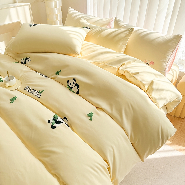 91家纺网 家纺一手货源 找家纺 眷恋家纺 2026新款卡通毛巾绣水洗棉四件套 熊猫-奶油黄