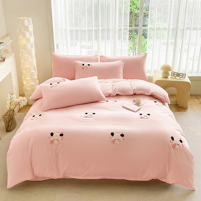 91家纺网 家纺一手货源 找家纺 眷恋家纺 2026新款卡通毛巾绣水洗棉四件套 迷你狗-浅粉