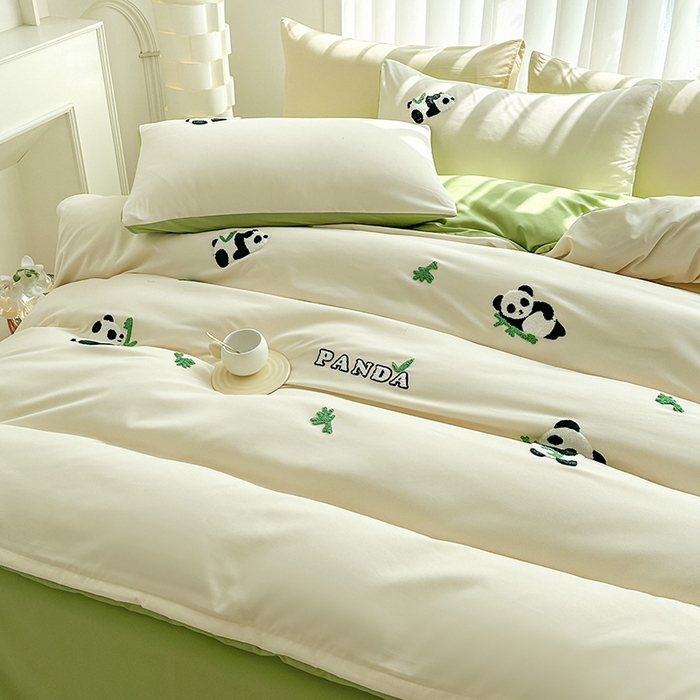 91家纺网 家纺一手货源 找家纺 眷恋家纺 2026新款卡通毛巾绣水洗棉四件套 熊猫-米黄+云川绿