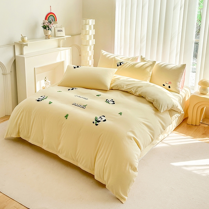 91家纺网 家纺一手货源 找家纺 眷恋家纺 2026新款卡通毛巾绣水洗棉四件套 熊猫-奶油黄