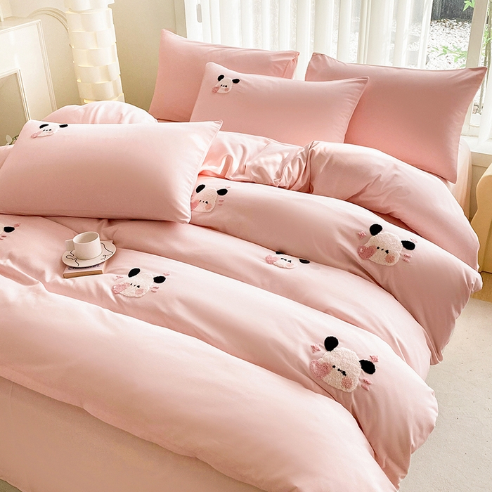 91家纺网 家纺一手货源 找家纺 眷恋家纺 2026新款卡通毛巾绣水洗棉四件套 迷你狗-浅粉