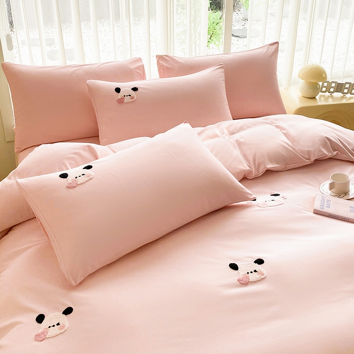 91家纺网 家纺一手货源 找家纺 眷恋家纺 2026新款卡通毛巾绣水洗棉四件套 迷你狗-浅粉