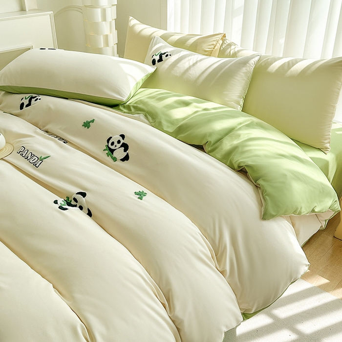 91家纺网 家纺一手货源 找家纺 眷恋家纺 2026新款卡通毛巾绣水洗棉四件套 熊猫-米黄+云川绿