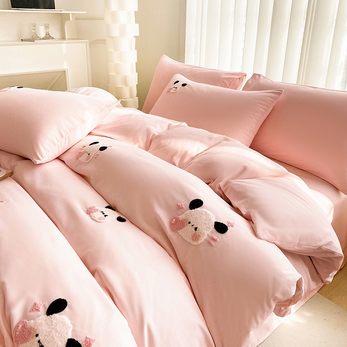 91家纺网 家纺一手货源 找家纺 眷恋家纺 2026新款卡通毛巾绣水洗棉四件套 迷你狗-浅粉