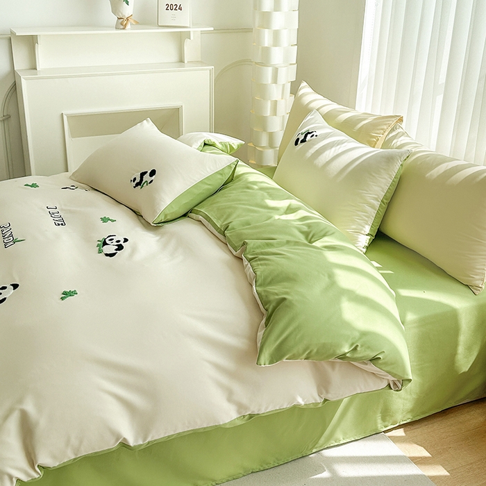 91家纺网 家纺一手货源 找家纺 眷恋家纺 2026新款卡通毛巾绣水洗棉四件套 熊猫-米黄+云川绿