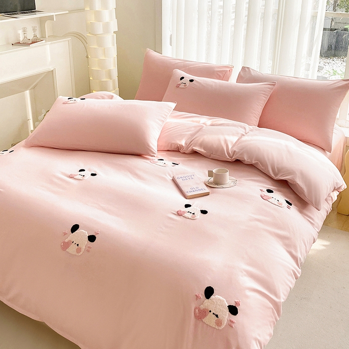 91家纺网 家纺一手货源 找家纺 眷恋家纺 2026新款卡通毛巾绣水洗棉四件套 迷你狗-浅粉