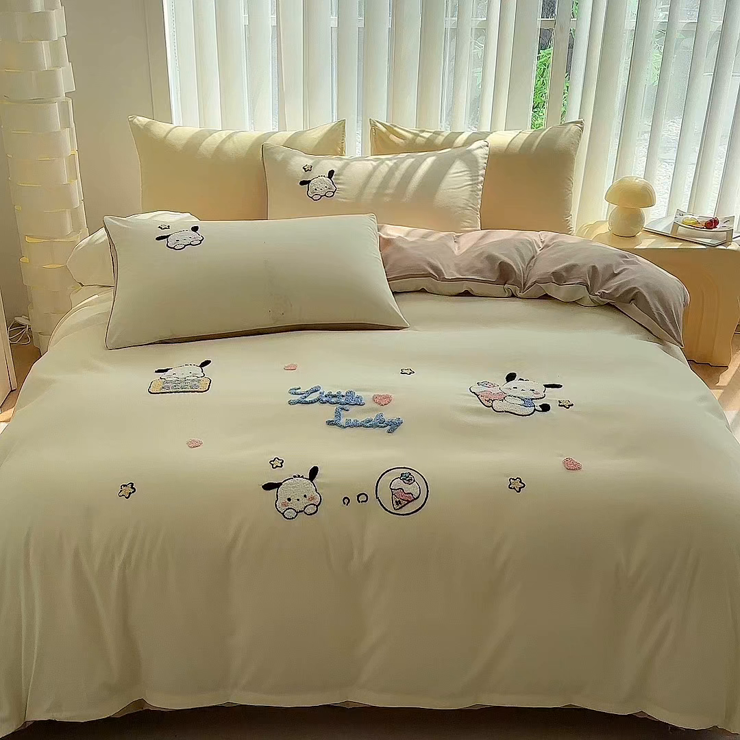 91家纺网 家纺一手货源 找家纺 眷恋家纺 2026新款卡通毛巾绣水洗棉四件套 小幸运-米黄+咖